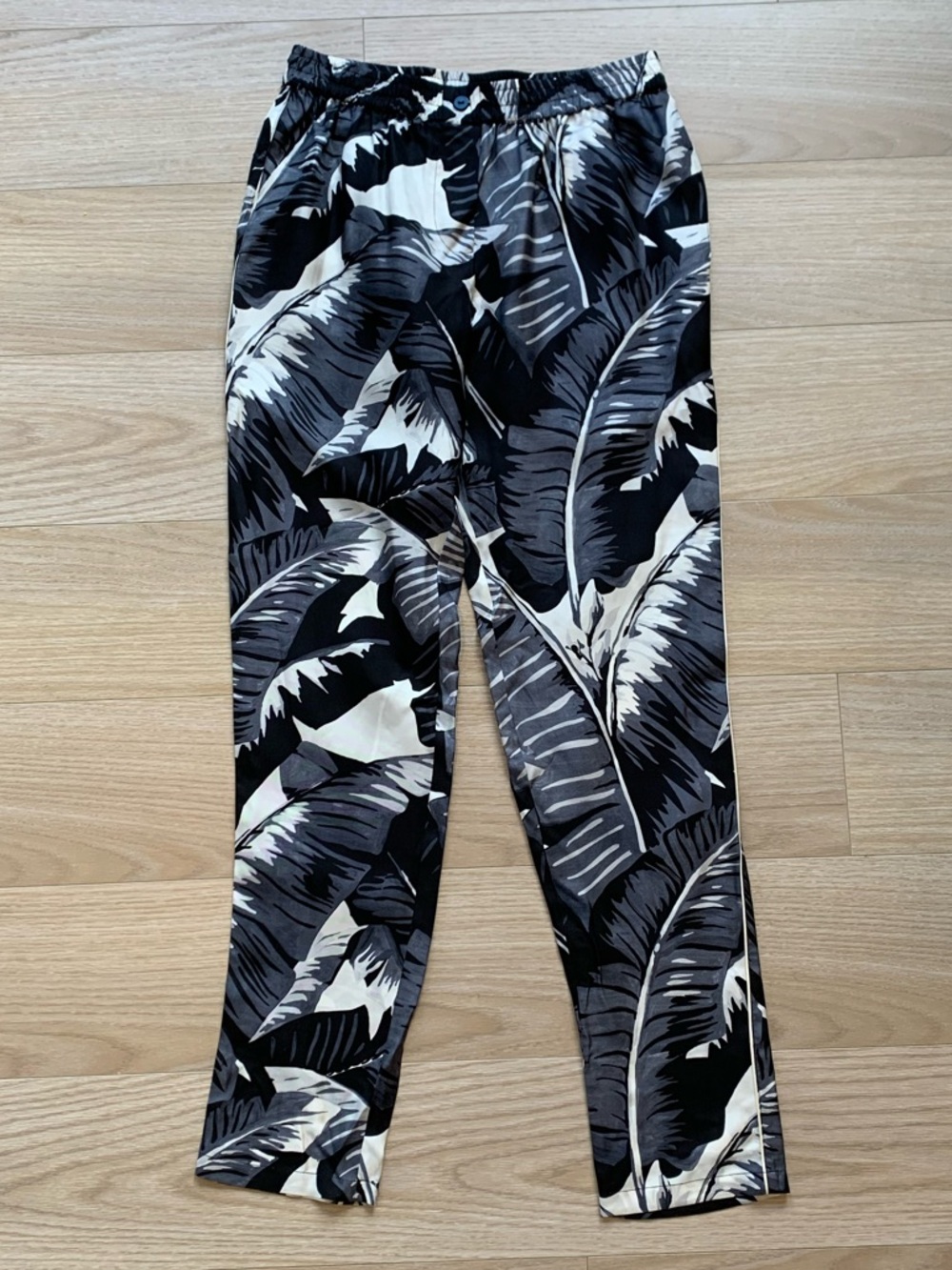 Dolce & Gabbana Palm Print 100% Silk Straight Leg Pant Black Grey NWT Size 40 IT